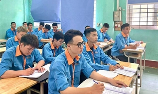 Học sinh trung học nghề sẽ học 10 môn kiến thức chương trình THPT