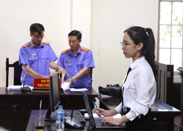 Thư ký viên chính Tòa án phải đáp ứng những điều kiện gì?