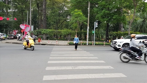 4 trường hợp đi bộ qua đường không cần phải có tín hiệu bằng tay