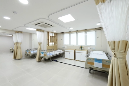 Yêu cầu các bệnh viện chuẩn bị 5-10 giường bệnh sẵn sàng cấp cứu trong thời gian bầu cử