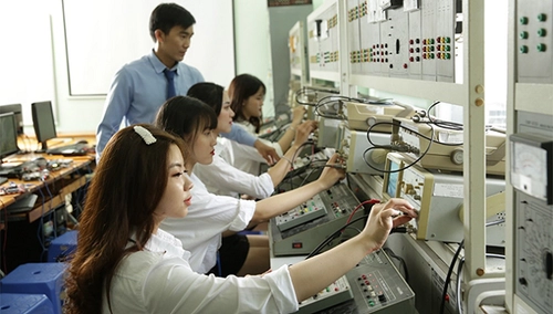Vietnam to award 1,500 full scholarships for strategic technology training abroad