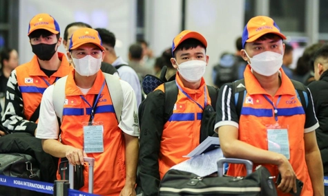 Enterprises sending workers abroad must update operational information within 5 days after a change