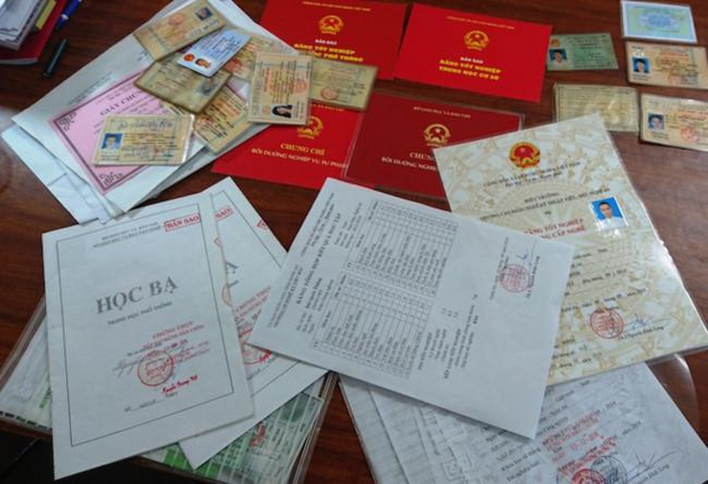 Mua-chung-chi-tin-hoc-tren-mang-co-bi-di-tu-khong