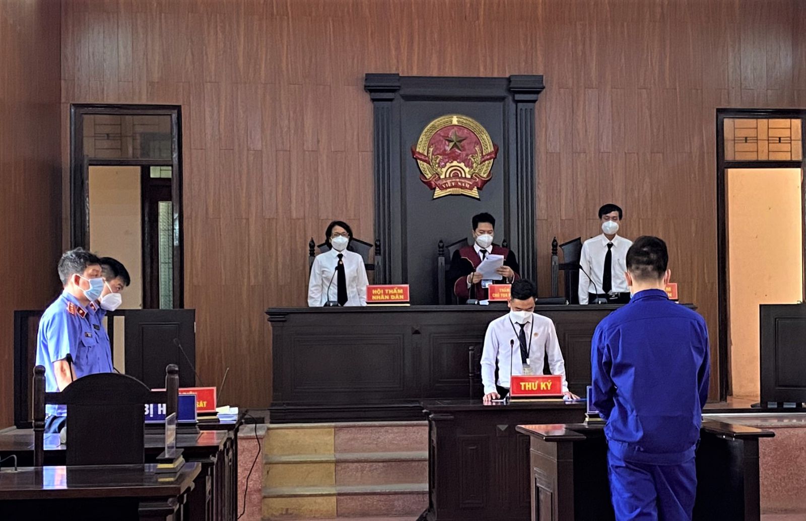 Bi-hai-xin-giam-nhe-hinh-phat-cho-bi-cao-co-duoc-coi-la-tinh-tiet-giam-nhe-khong