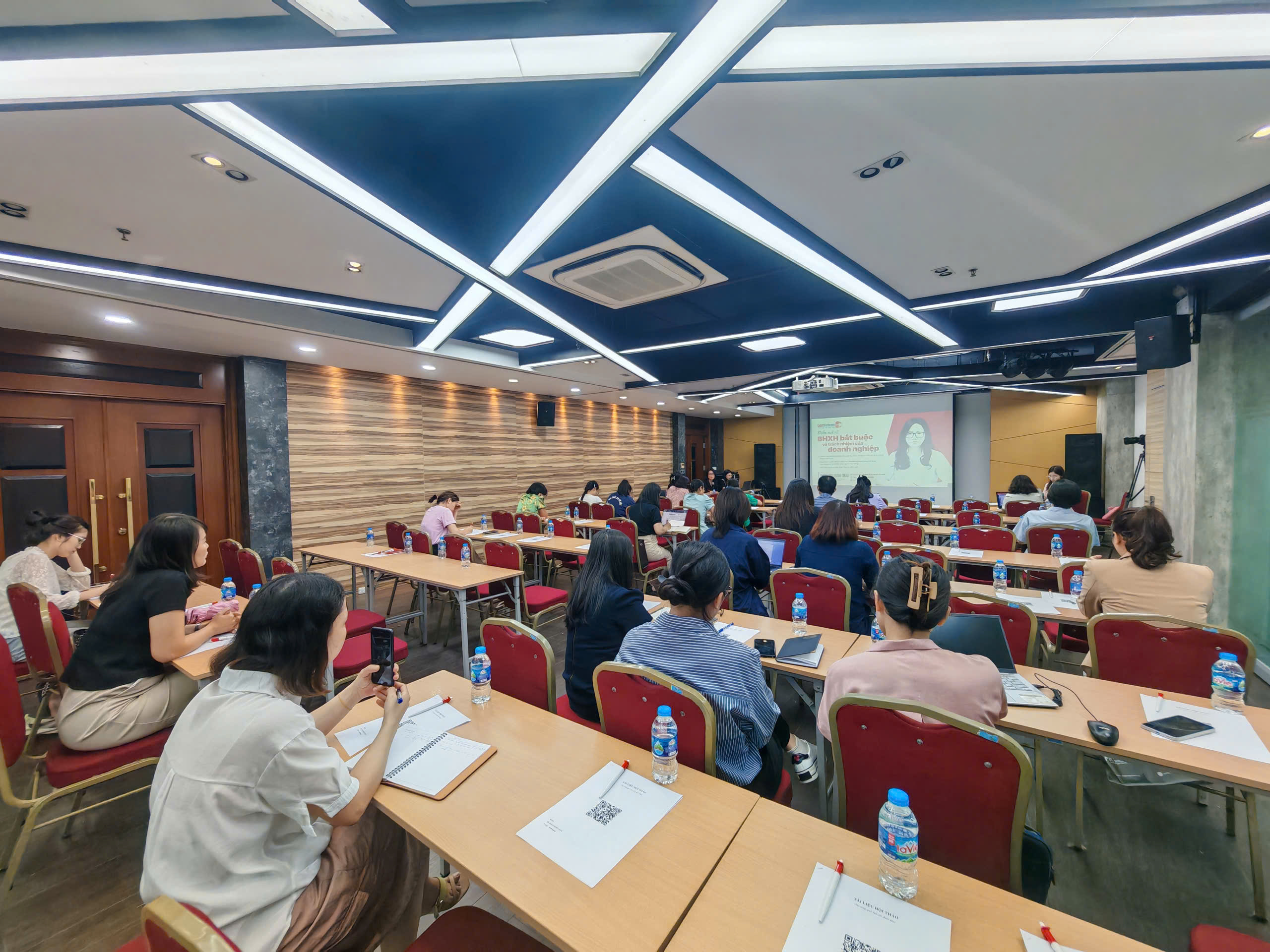 LuatVietnam tổ chức Hội thảo điểm mới về BHXH bắt buộc LuatVietnam tổ chức Hội thảo điểm mới về BHXH bắt buộc