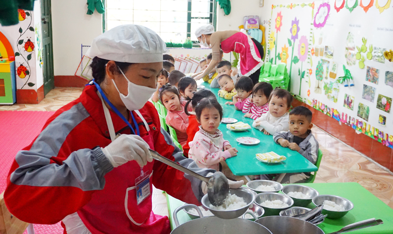 Mẫu đơn đề nghị hưởng chính sách trẻ em nhà trẻ bán trú Mẫu đơn đề nghị hưởng chính sách trẻ em nhà trẻ bán trú