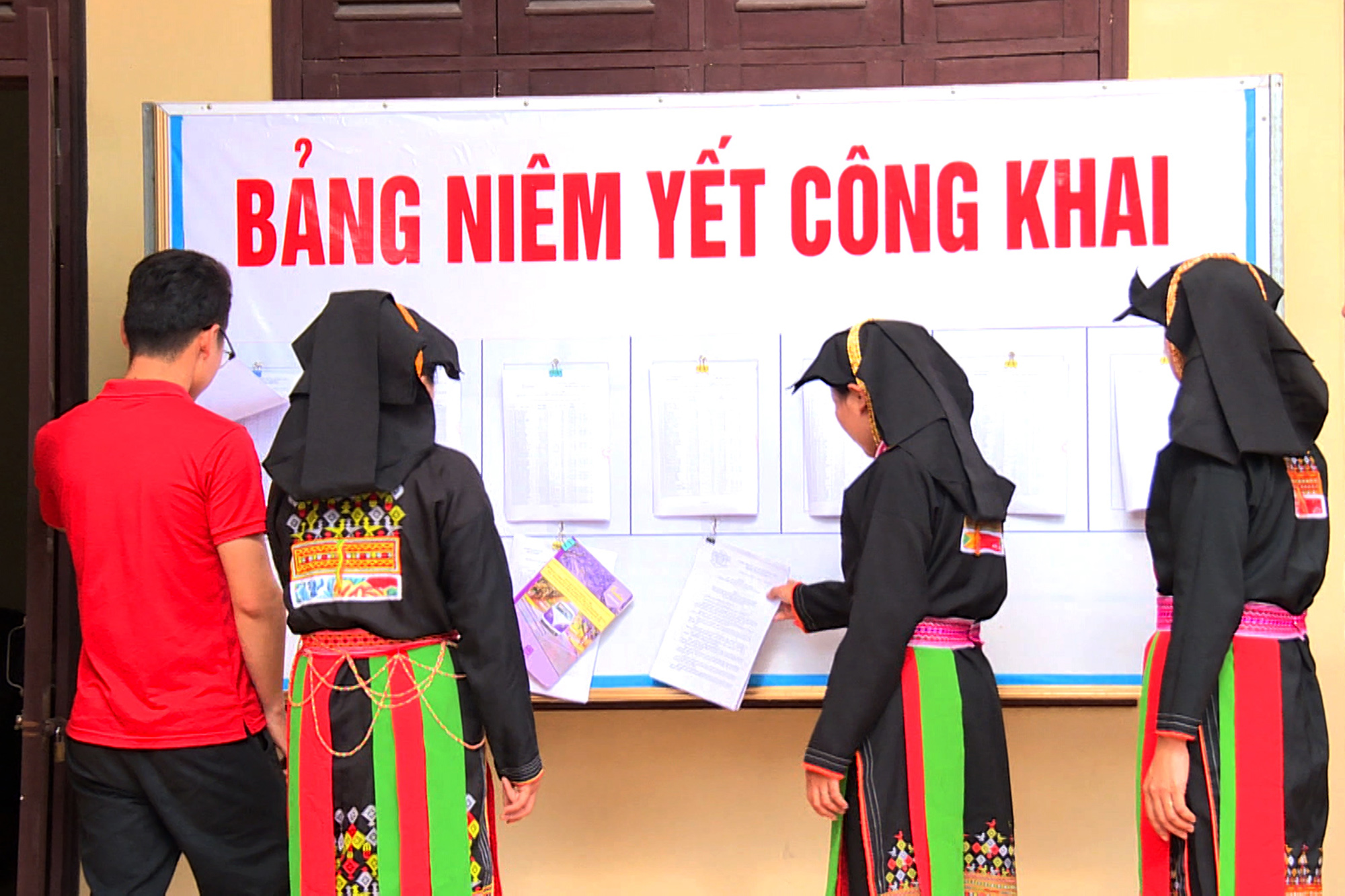 Có phải niêm yết 15 ngày khi thực hiện cấp sổ đỏ lần đầu từ 01/7/2025 không? Co-phai-niem-yet-15-ngay-khi-thuc-hien-cap-so-do-lan-dau-tu-01-7-2025-khong