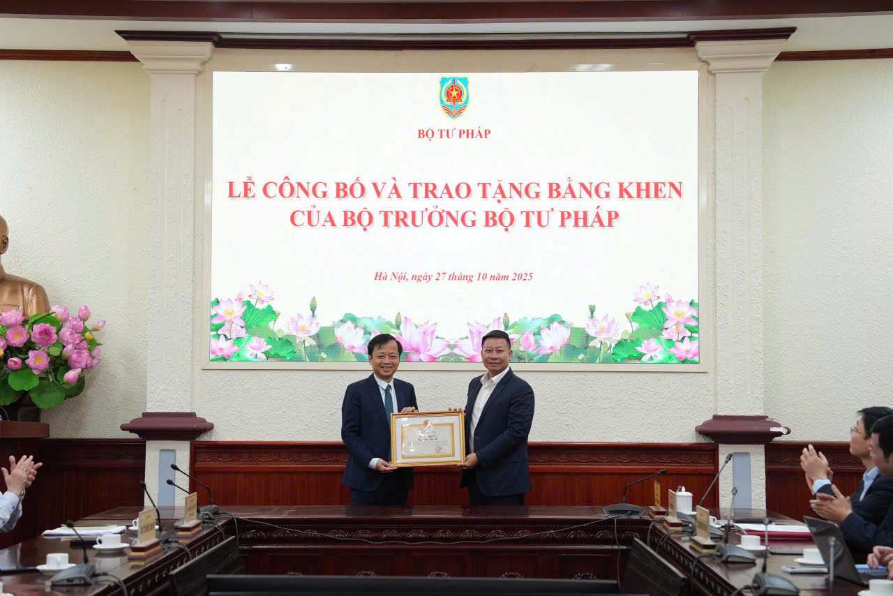 Luatvietnam awarded the Commendation by the Minister of Justice