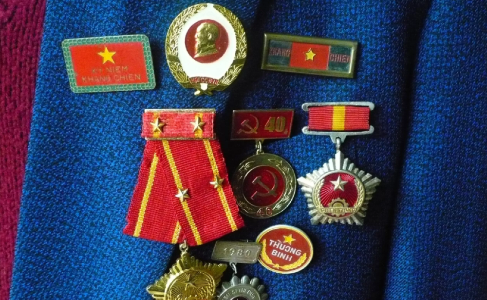 Mẫu Quyết định tặng Huy hiệu Đảng mới nhất 2025 Mẫu Quyết định tặng Huy hiệu Đảng mới nhất 2025