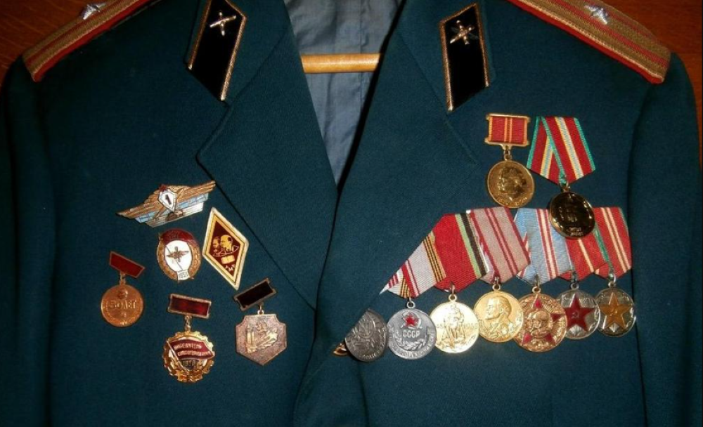 Mẫu Quyết định truy tặng Huy hiệu Đảng đối với cá nhân đảng viên Mẫu Quyết định truy tặng Huy hiệu Đảng đối với cá nhân đảng viên