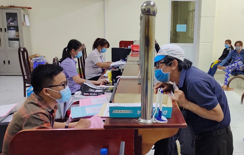 chế độ đối với cán bộ, công chức kiêm nhiệm chức danh người hoạt động không chuyên trách