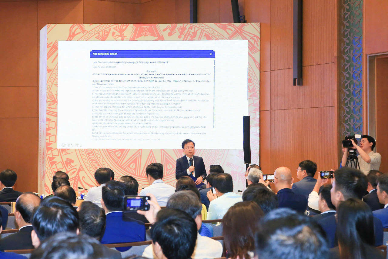 gan-230-nghin-cau-hoi-duoc-gui-den-ai-phap-luat-tren-cong-phap-luat-quoc-gia-1