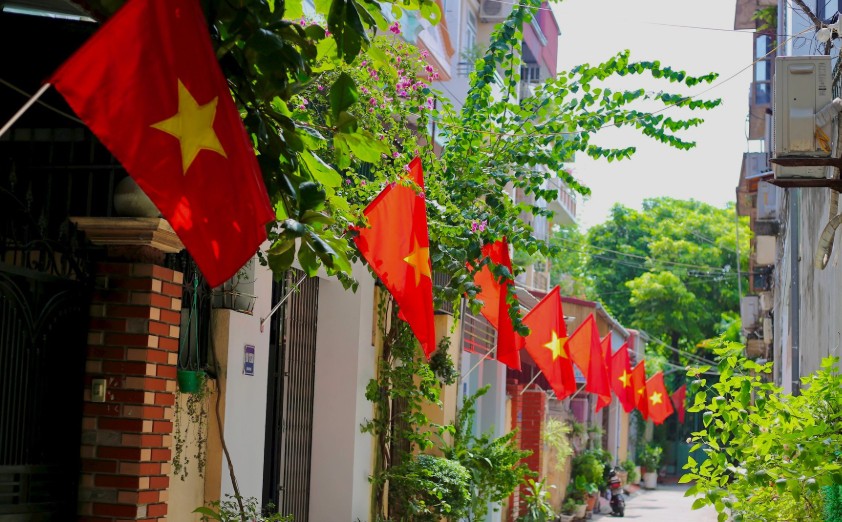 Hà Nội thông báo treo cờ Tổ Quốc dịp Tết Dương lịch và Kỷ niệm 80 năm ngày Tổng tuyển cử