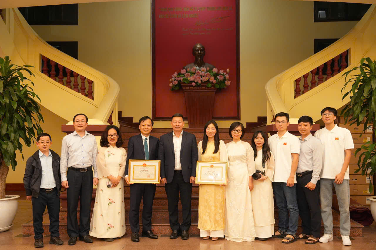 LuatVietnam-nhan-bang-khen