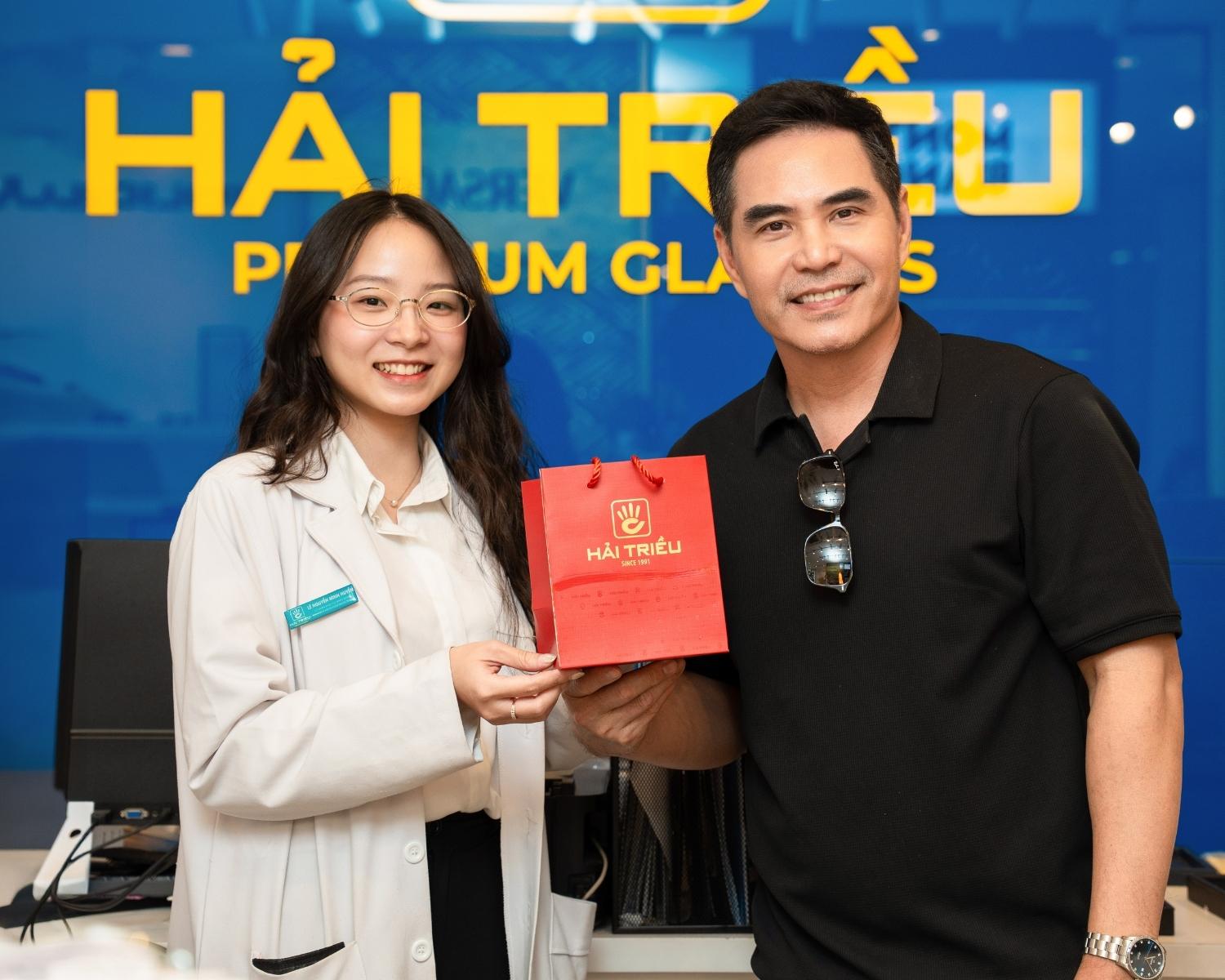 Giá tròng kính chính hãng