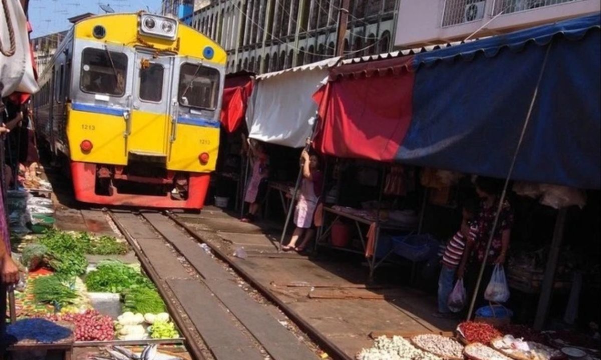 Năm 2026, họp chợ trên đường sắt bị phạt bao nhiêu? Năm 2026, họp chợ trên đường sắt bị phạt bao nhiêu?