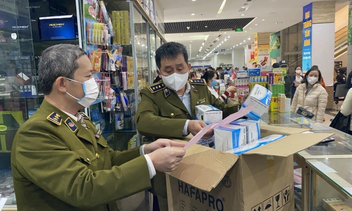 Năm 2026, buôn lậu mỹ phẩm bị phạt bao nhiêu tiền? Năm 2026, buôn lậu mỹ phẩm bị phạt bao nhiêu tiền?