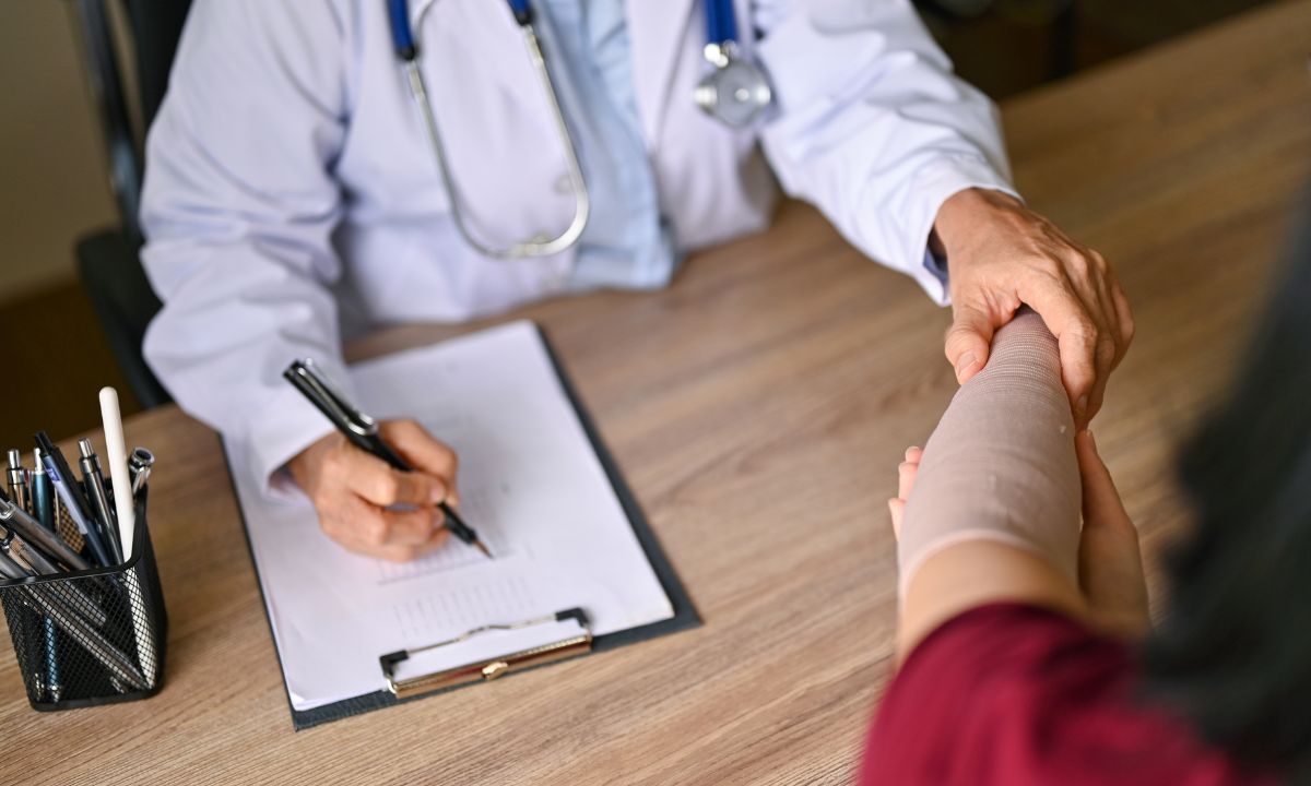 Chính phủ yêu cầu đẩy nhanh khám sức khỏe định kỳ, khám sàng lọc miễn phí cho người dân Chính phủ yêu cầu đẩy nhanh khám sức khỏe định kỳ, khám sàng lọc miễn phí cho người dân