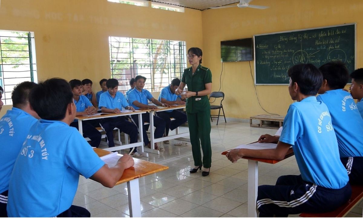 Nghiêm cấm người cai nghiện ma túy xăm hình, sơn màu móng chân, móng tay Nghiêm cấm người cai nghiện ma túy xăm hình, sơn màu móng chân, móng tay