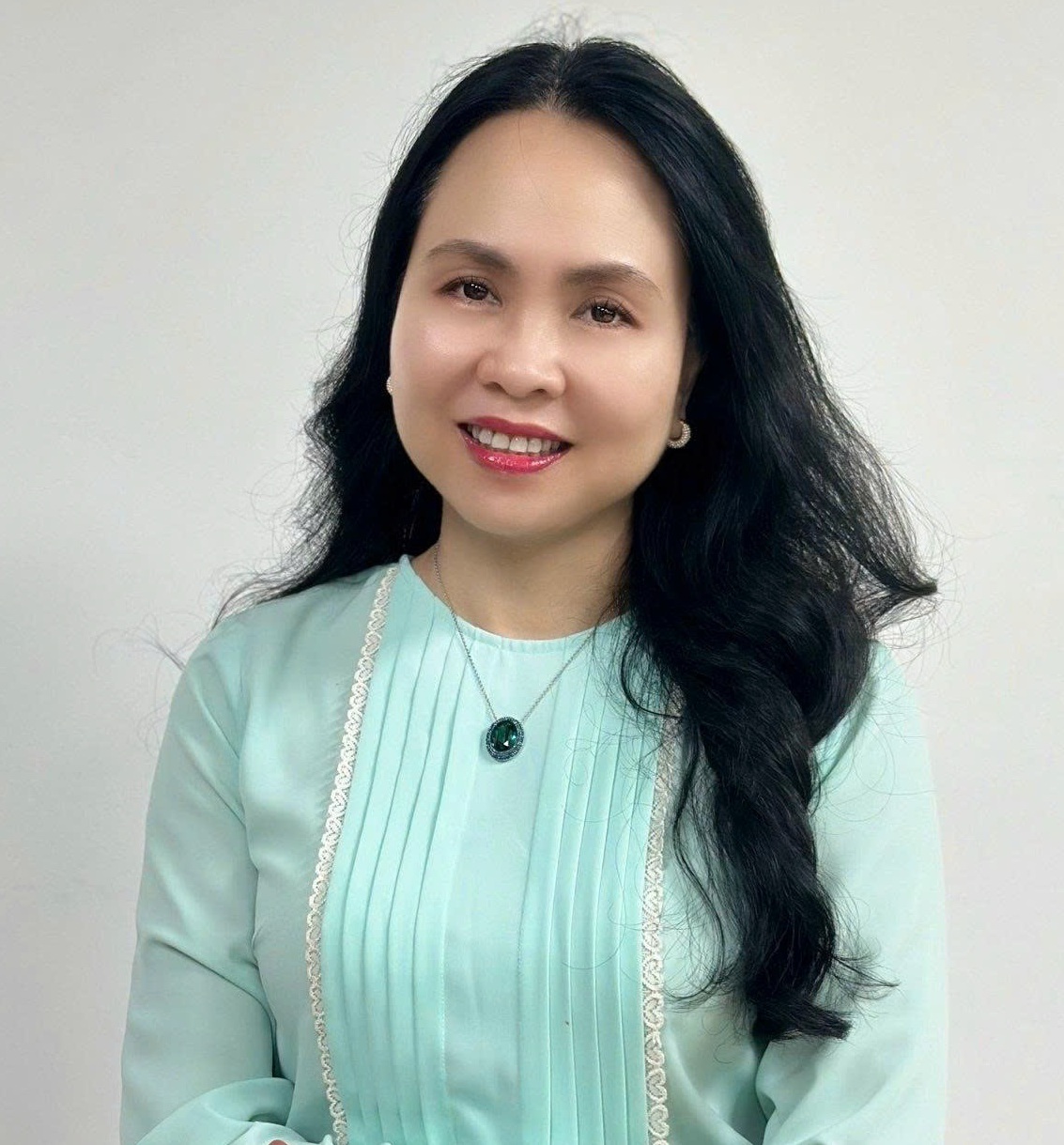 Bà Lê Hoàng Oanh
