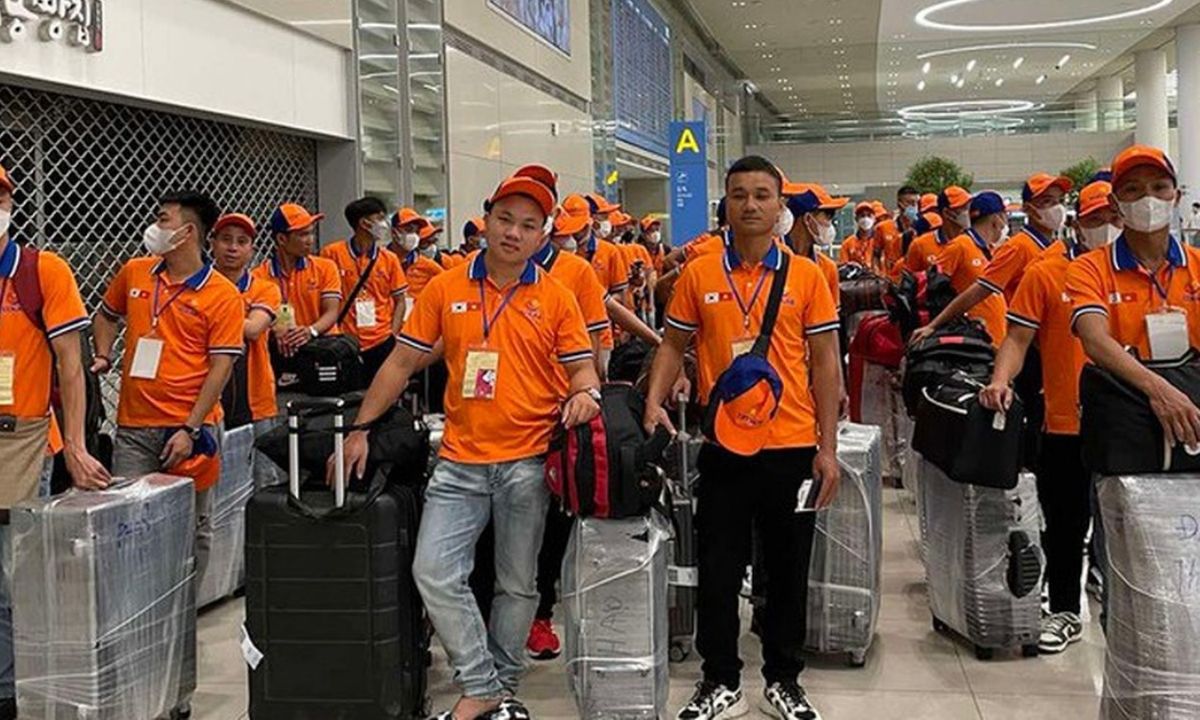 Service enterprises may collect training fees only after workers are selected Service enterprises may collect training fees only after workers are selected