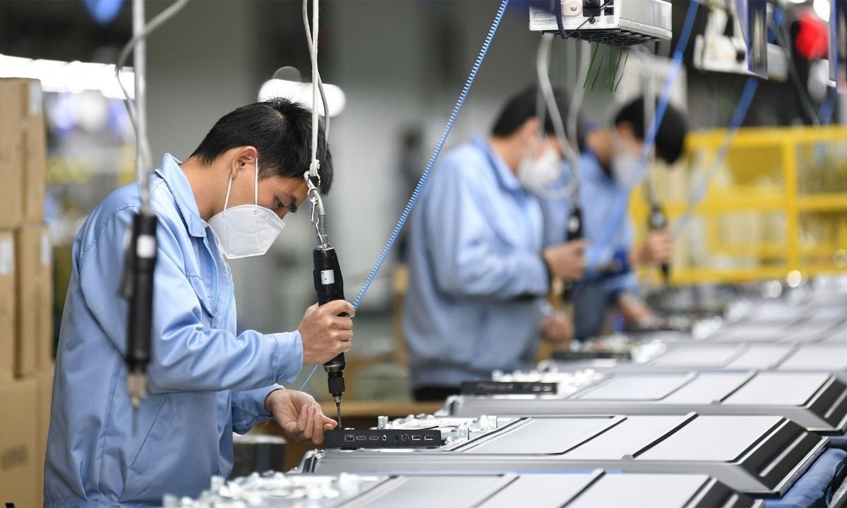 Doanh nghiệp có trách nhiệm đào tạo chuyển đổi nghề cho người có nguy cơ mất việc vì chuyển đổi số Doanh nghiệp có trách nhiệm đào tạo chuyển đổi nghề cho người có nguy cơ mất việc vì chuyển đổi số