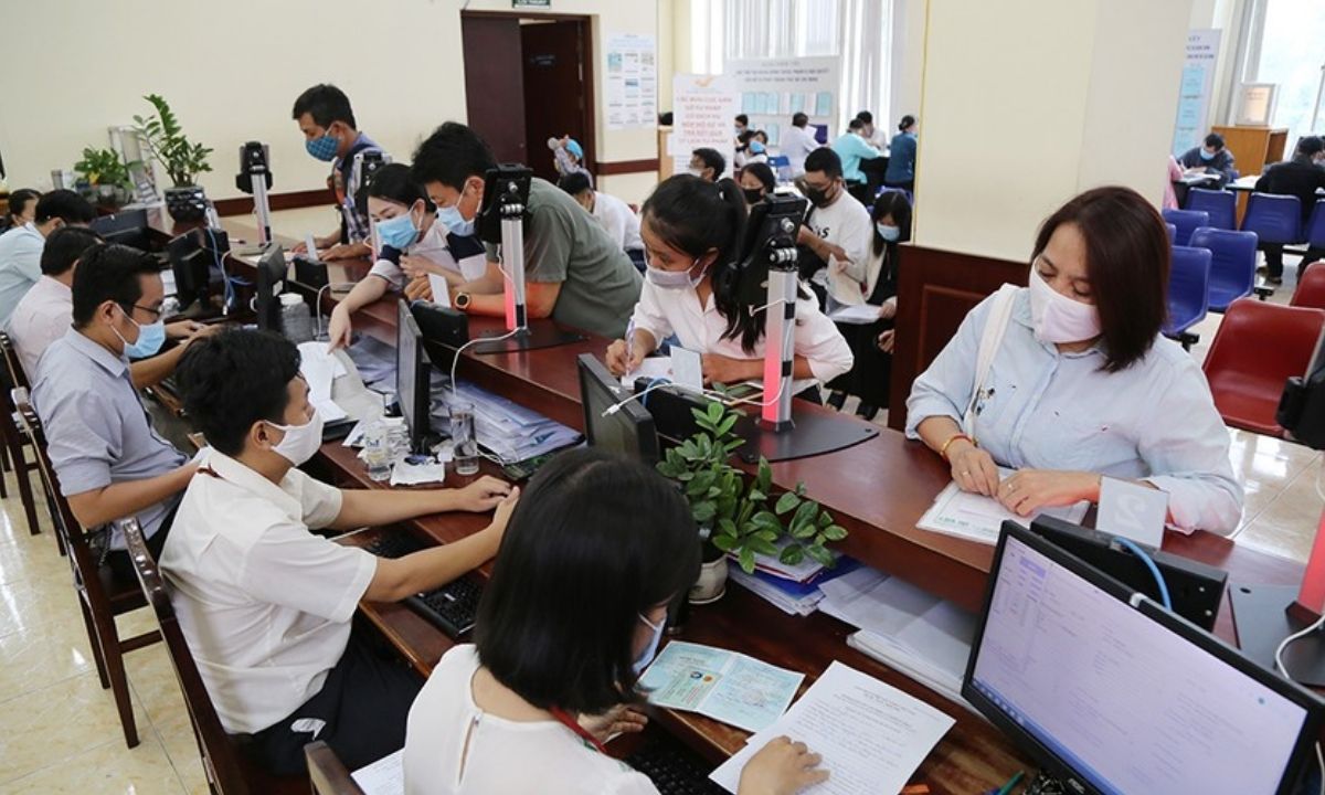 Phải xử lý cán bộ, công chức yêu cầu người dân nộp thêm giấy tờ đã được khai thác từ cơ sở dữ liệu