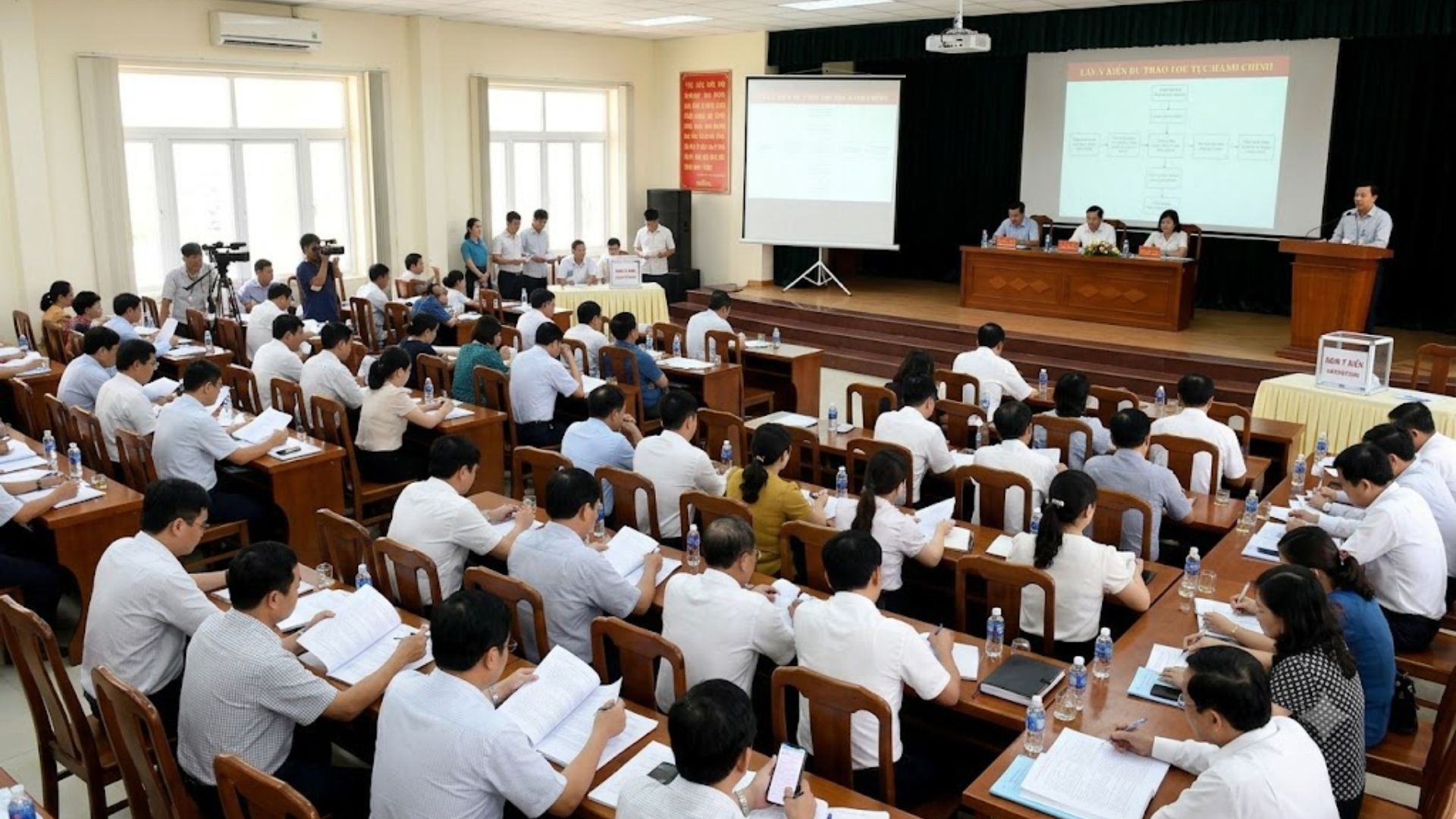 Việc thông báo và lấy ý kiến về thủ tục hành chính mới dự kiến ban hành được thực hiện thế nào?